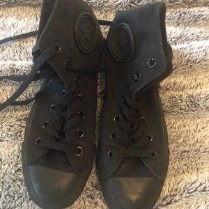 7.5 all black converse!